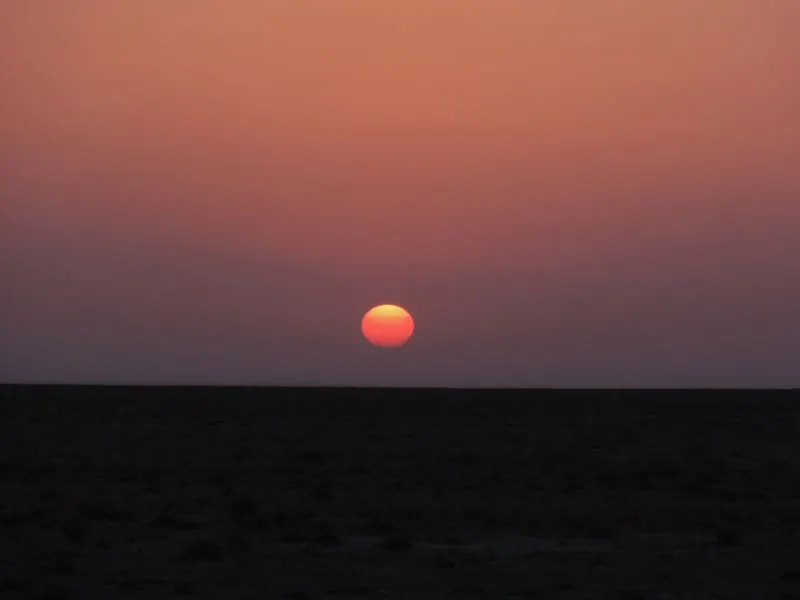 Sonnenaufgang in der Wüste Turkmenistans