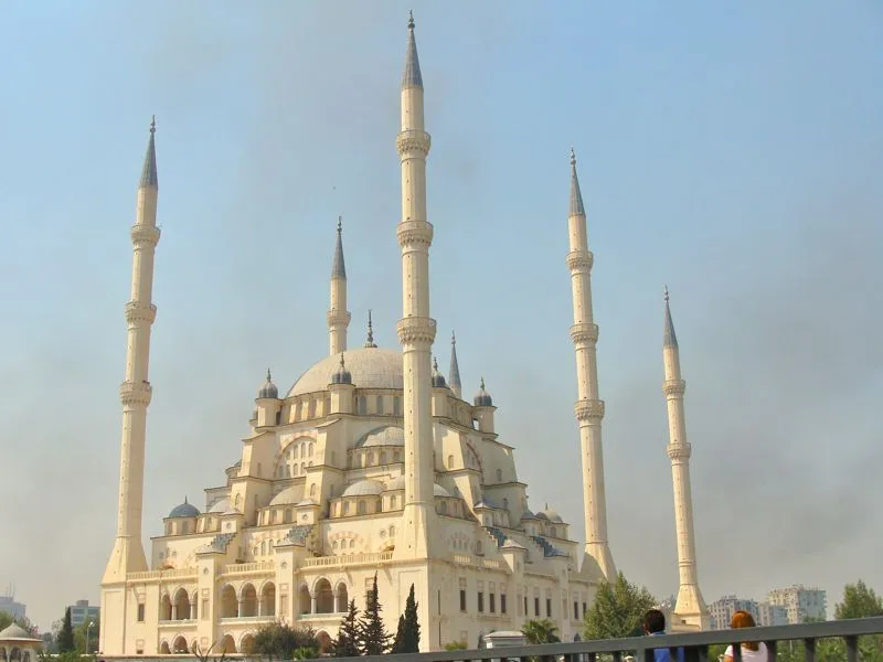 Riesige Moschee in Adana