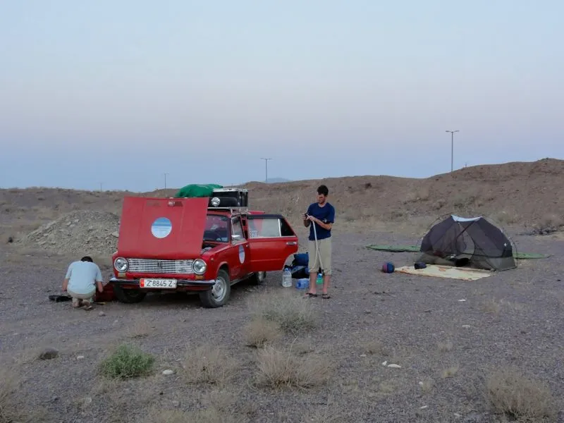 Nachtlager neben der Autobahn Teheran - Esfahan