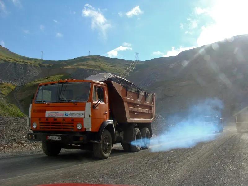 Typischer Lastwagen in Kirgistan